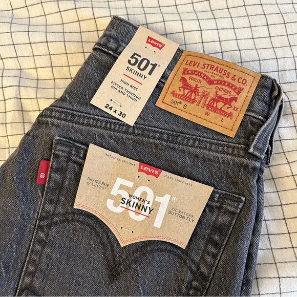 NWT Levi’s 501 Skinny Women’s Jean - Picture 3 of 4